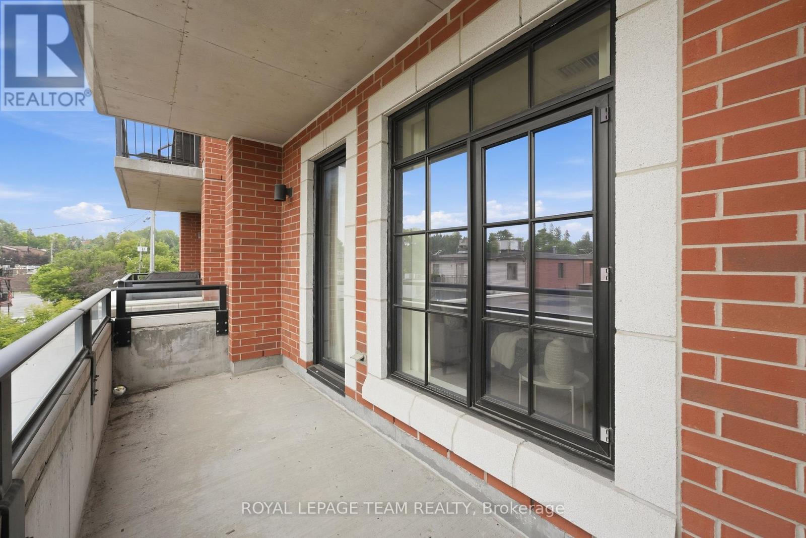 #301 330 LORETTA AVENUE S - 25