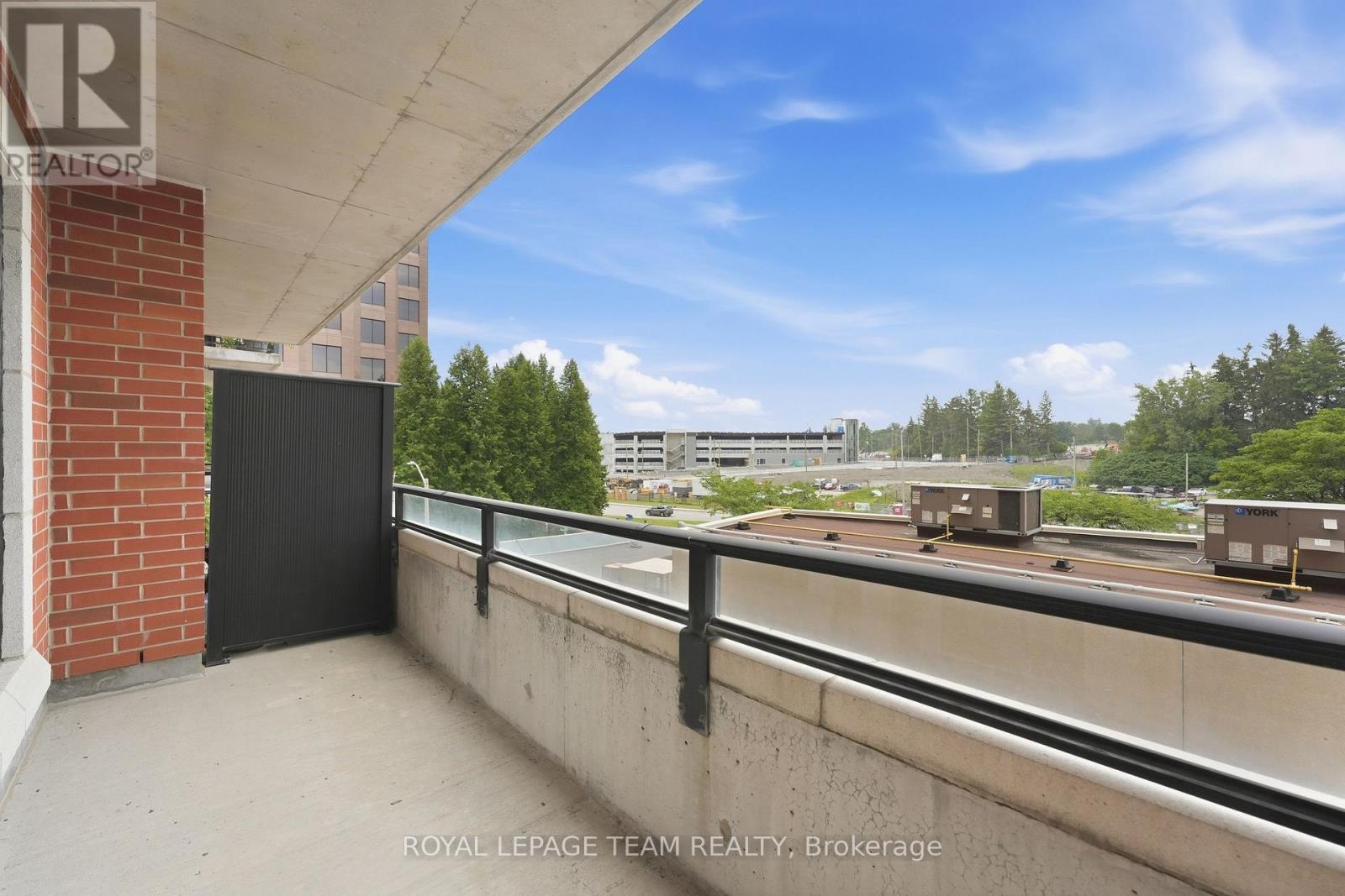 #301 330 LORETTA AVENUE S - 24
