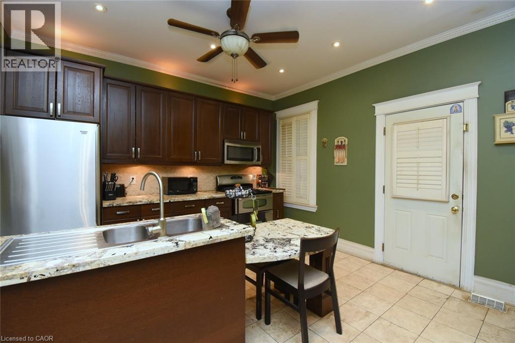 22 PICTON Street E - Image 11