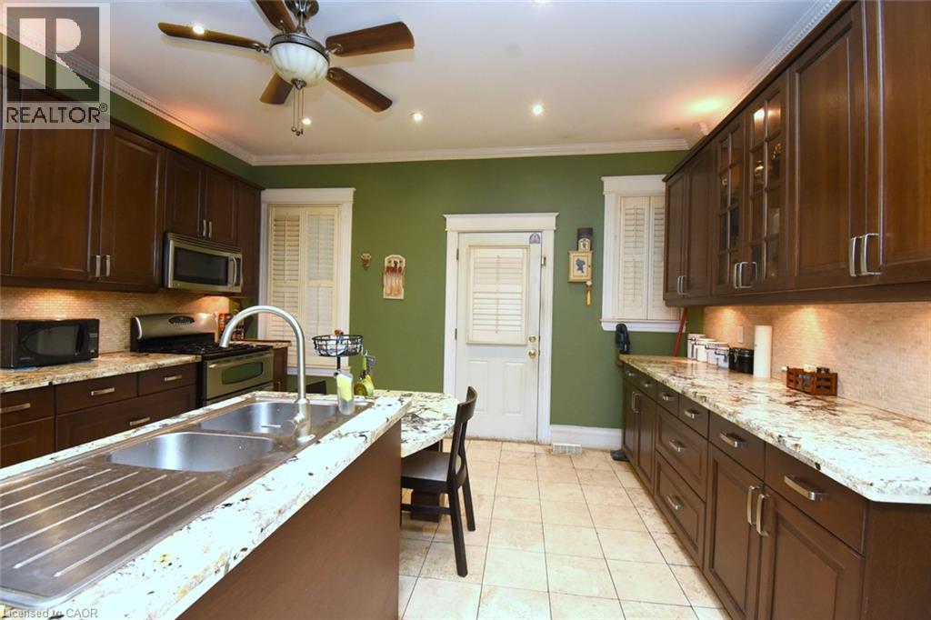 22 PICTON Street E - Image 12