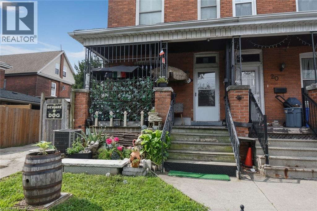 22 PICTON Street E - 2