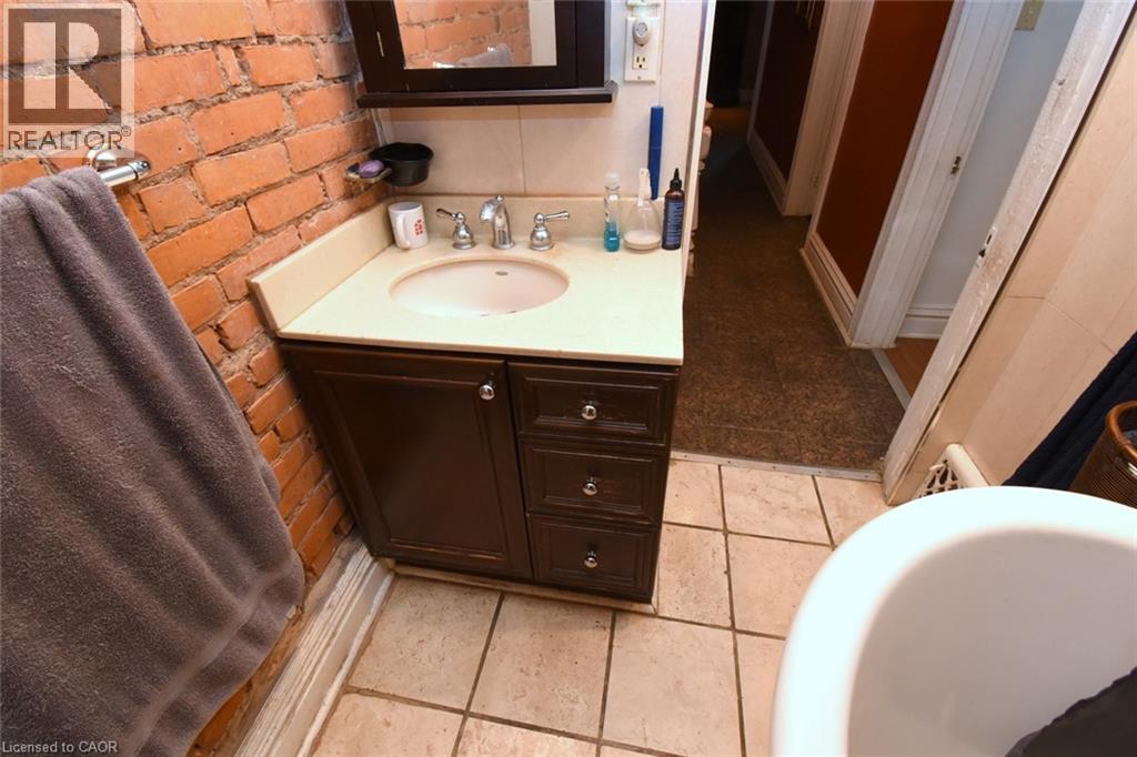 22 PICTON Street E - Image 21