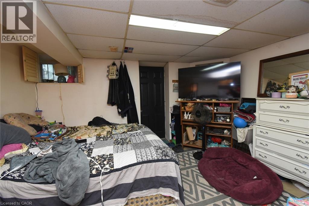 22 PICTON Street E - Image 25