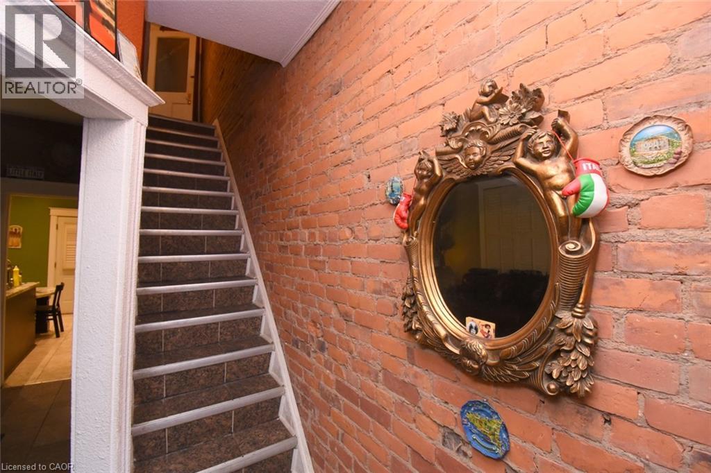 22 PICTON Street E - Image 5
