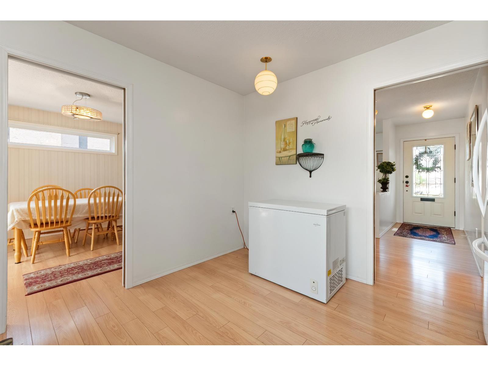 2 Bed, 1 Bath House for Sale in Chilliwack – 45268 LENORA CRESCENT, Chilliwack Proper West – MLS# R3148551 - Image 11