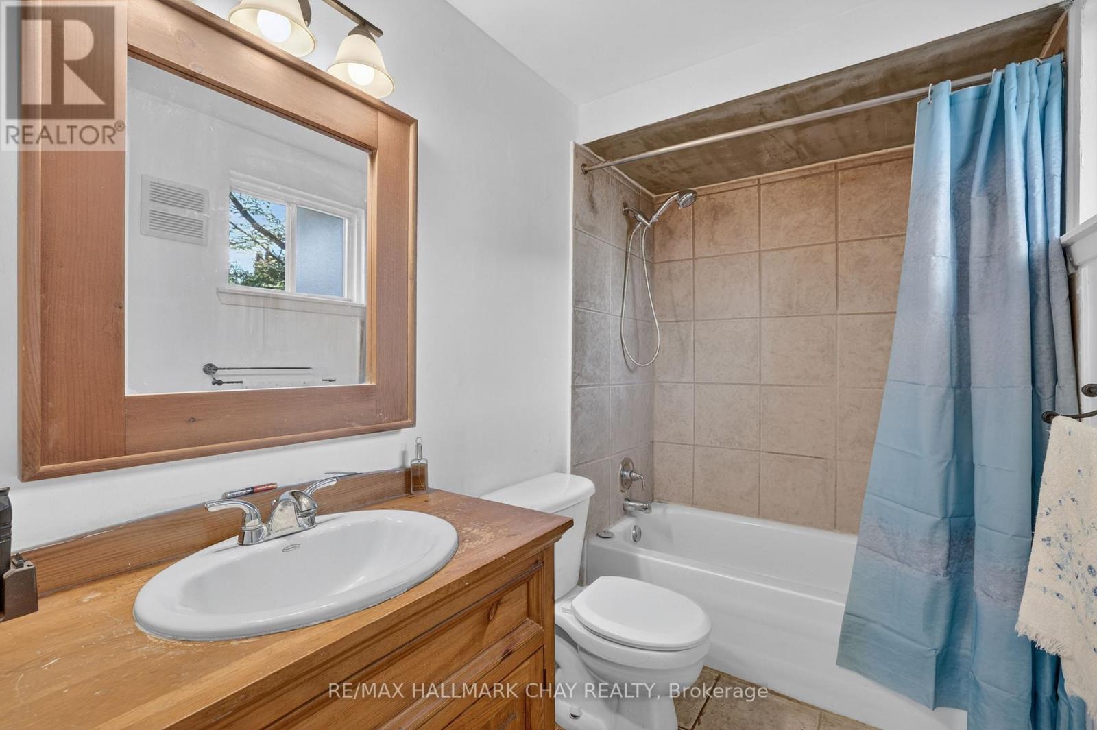 28 BRITANNIA AVENUE - 17
