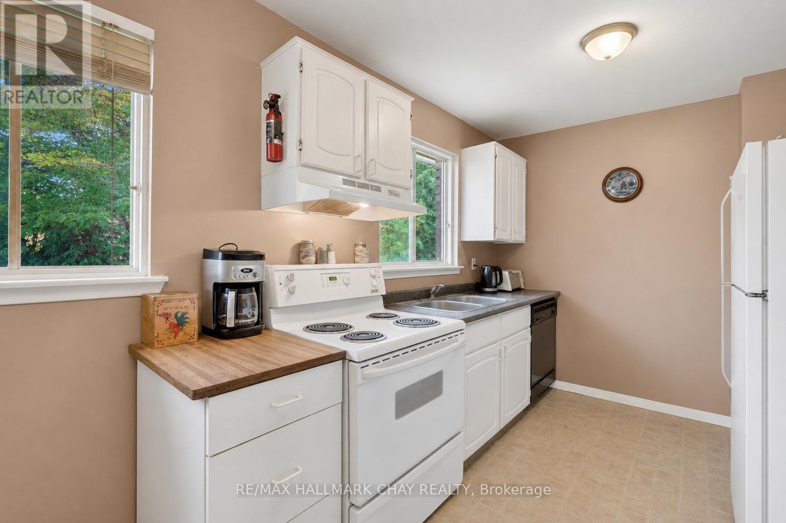 28 BRITANNIA AVENUE - 4