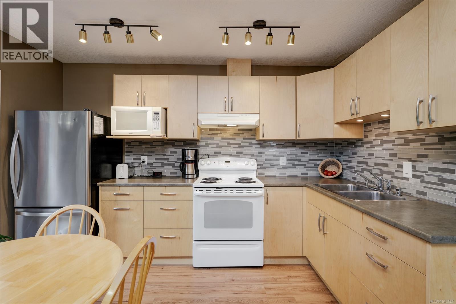  2893 Young Place, Langford