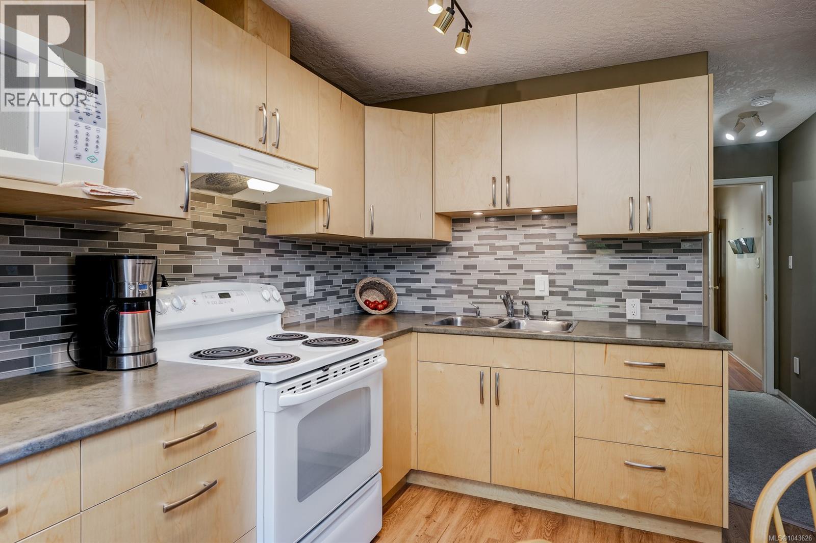  2893 Young Place, Langford