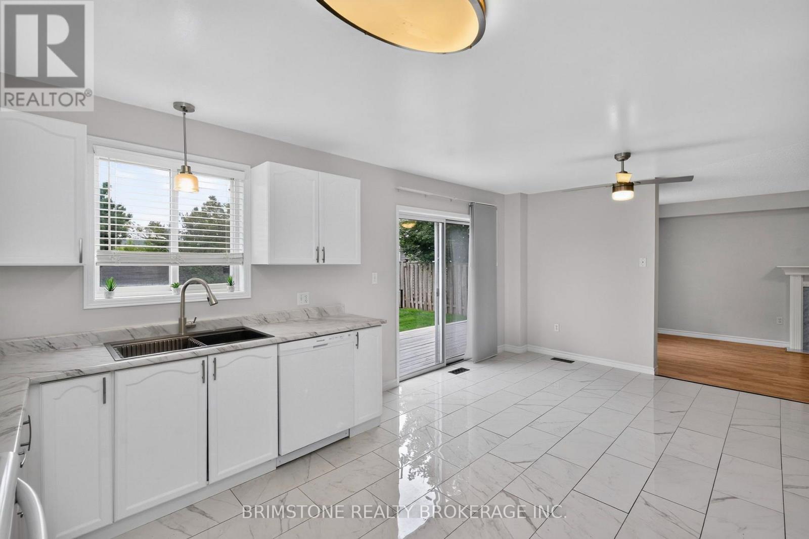 28 SELKIRK CRESCENT - Image 17