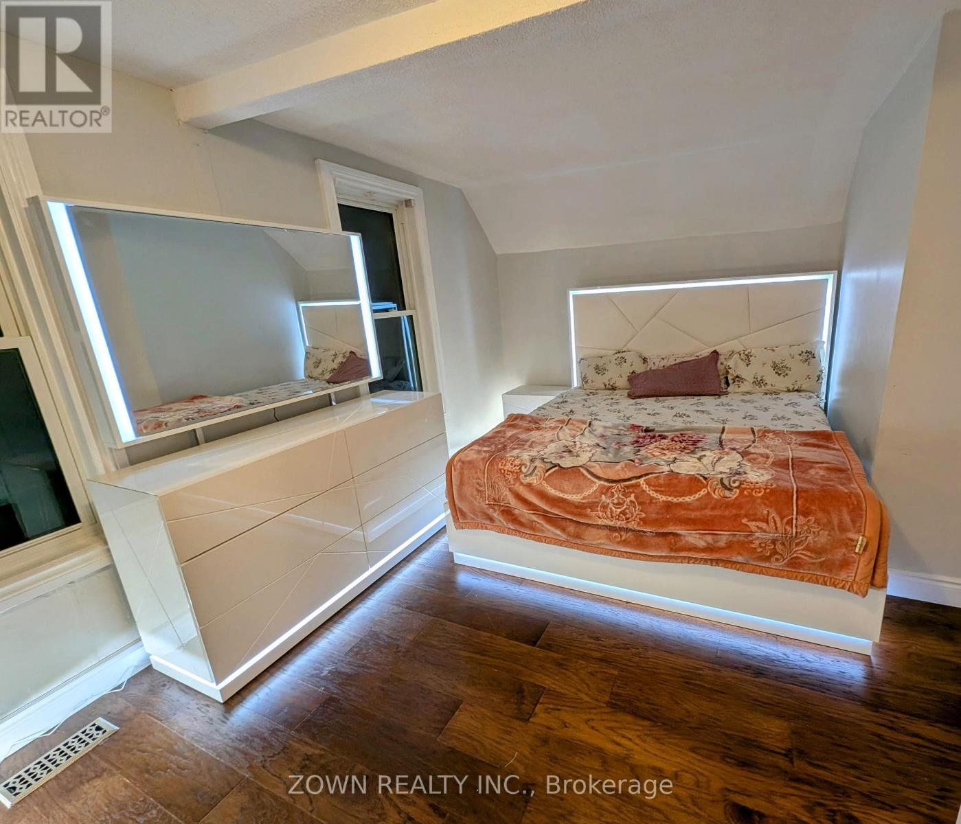 6 ALBANY AVENUE - Image 21