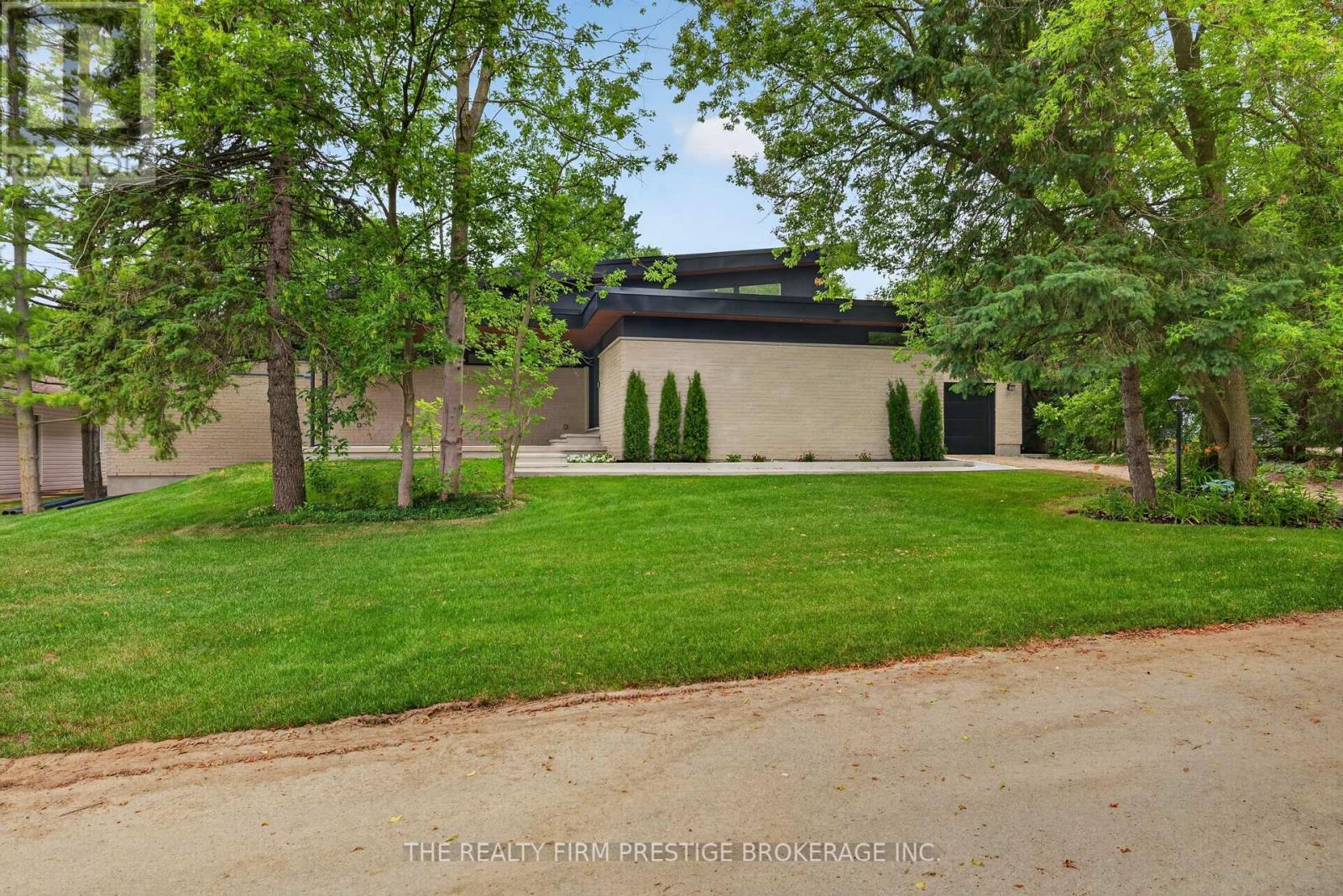 152 ST ANDREW STREET N - Image 46