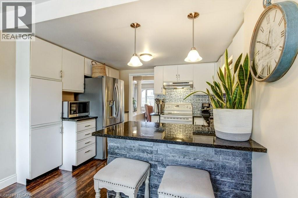 4 EDGEWATER Drive - 10