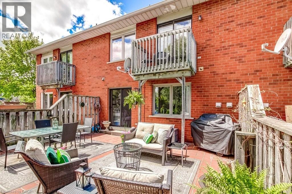 4 EDGEWATER Drive - 40
