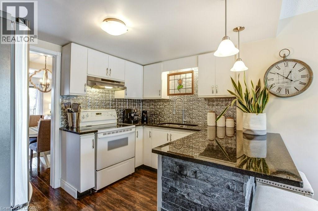 4 EDGEWATER Drive - 11