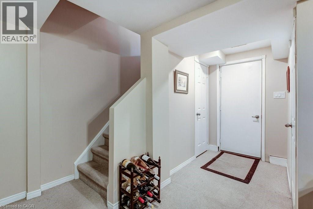 4 EDGEWATER Drive - 33