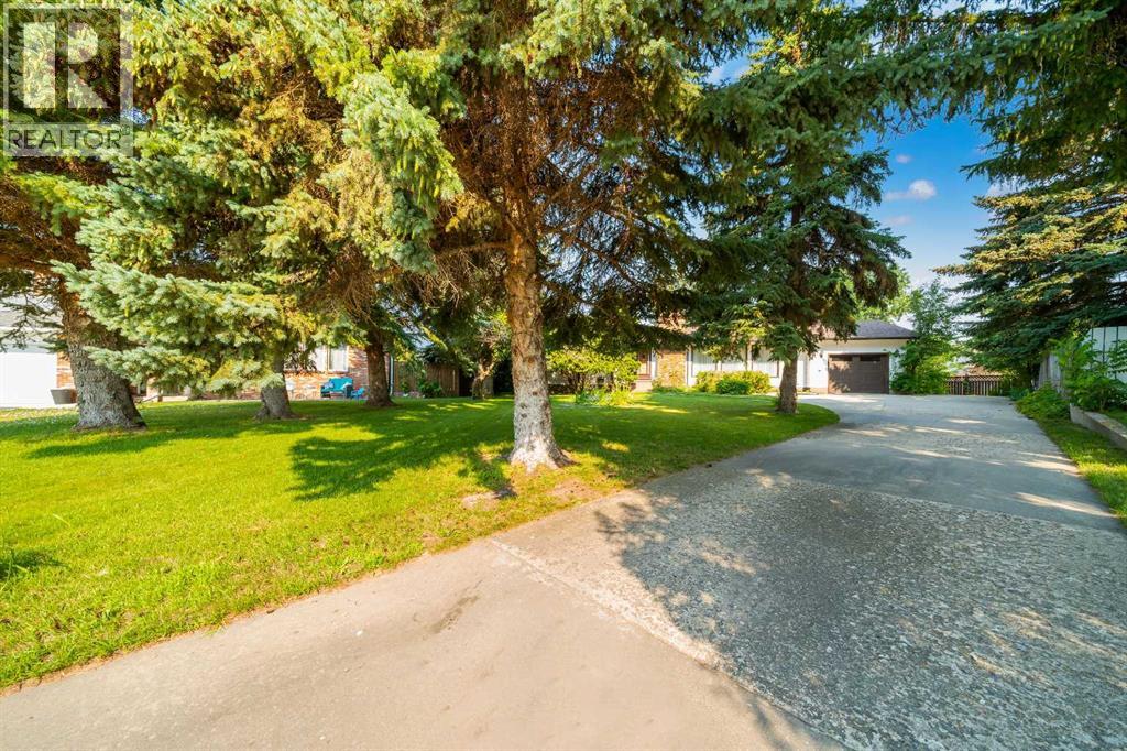 44 Cunliffe Crescent SE - 2