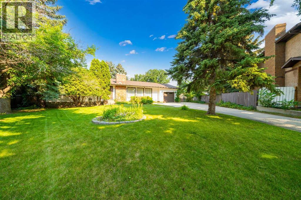 44 Cunliffe Crescent SE - 1