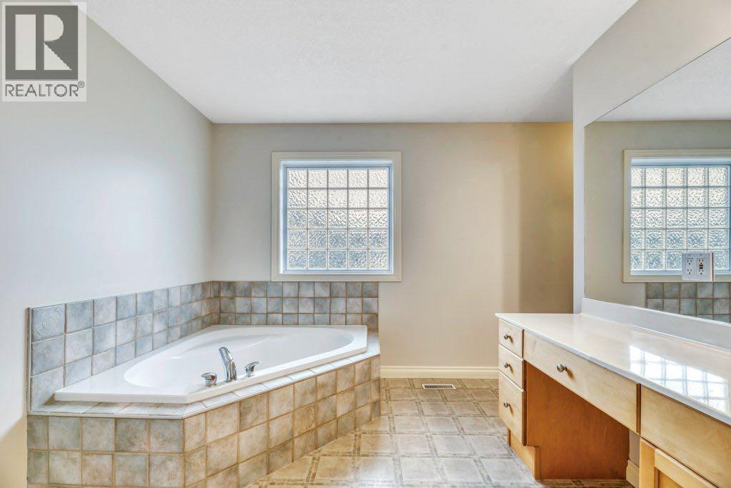 151 Cove Place - 17