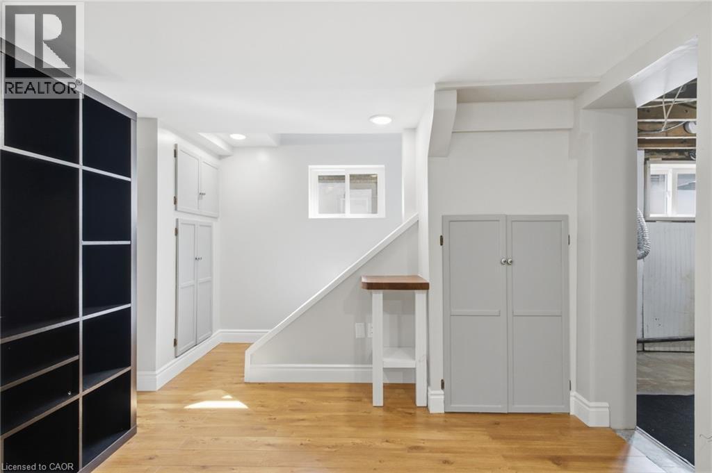 281 GUELPH Street - 34