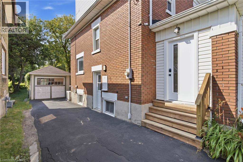 281 GUELPH Street - 43
