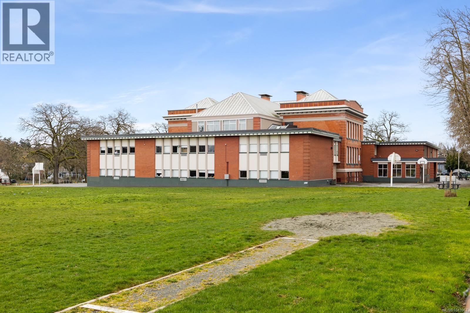 916 Monterey Ave - 43