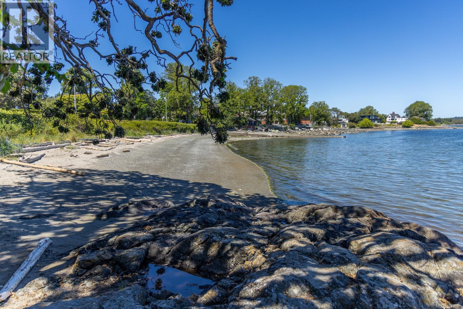 916 Monterey Ave - 48