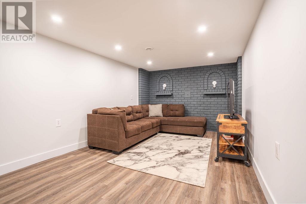 112 Anna ST - 31