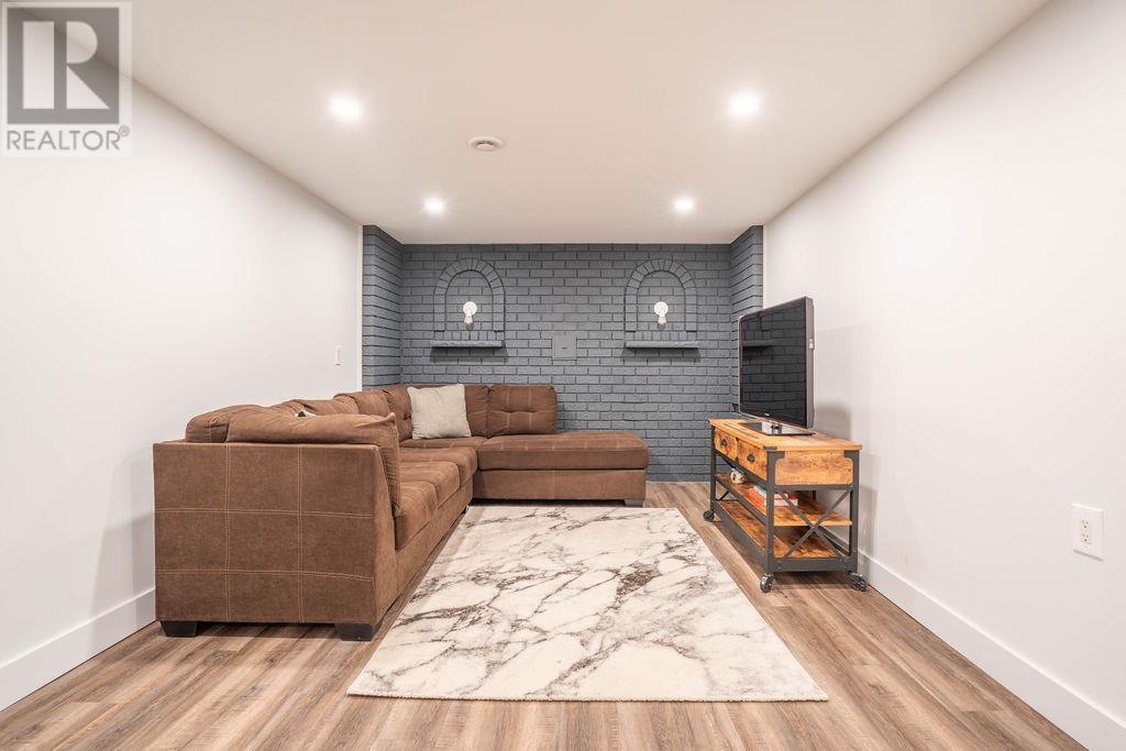 112 Anna ST - 32