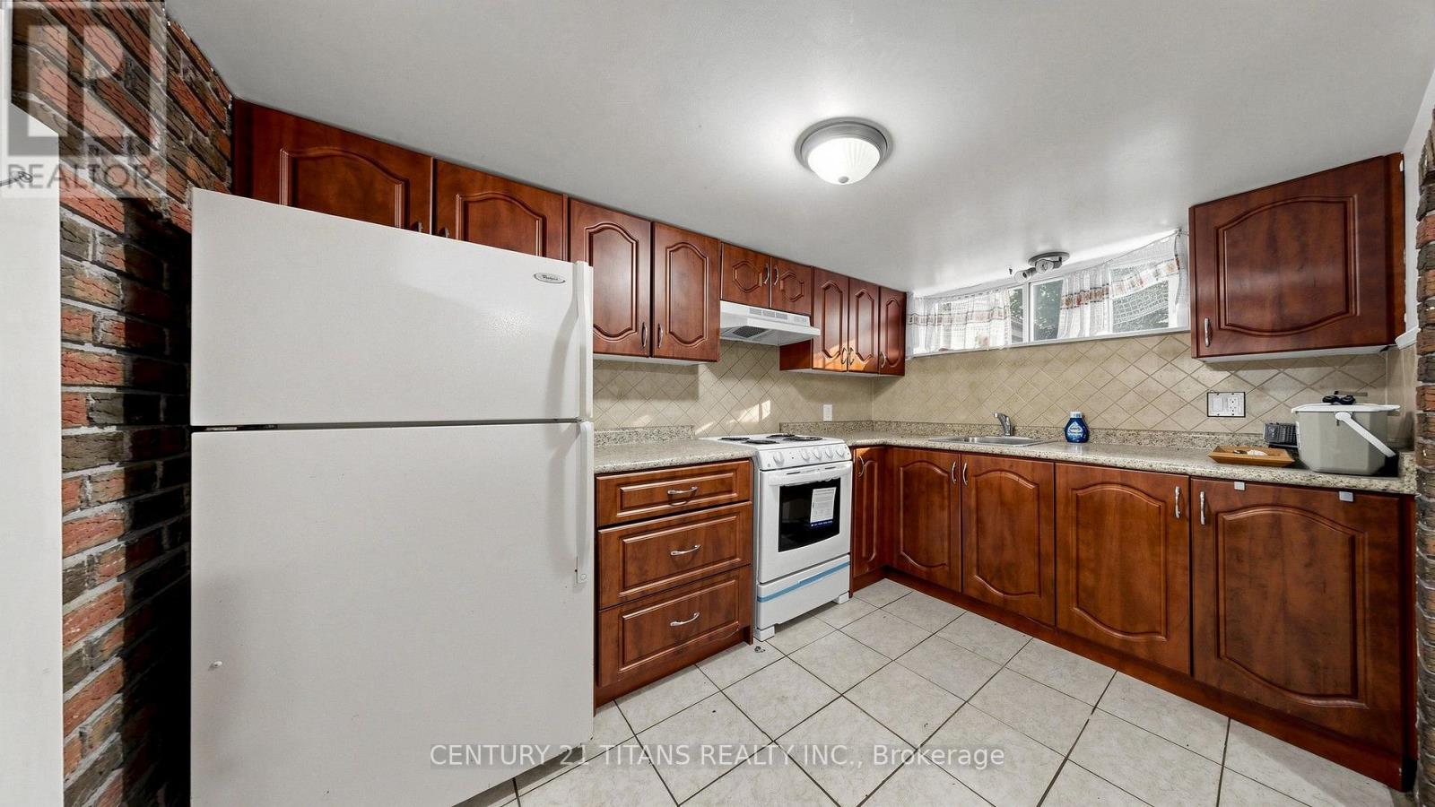 529A BIRCHMOUNT ROAD - 32