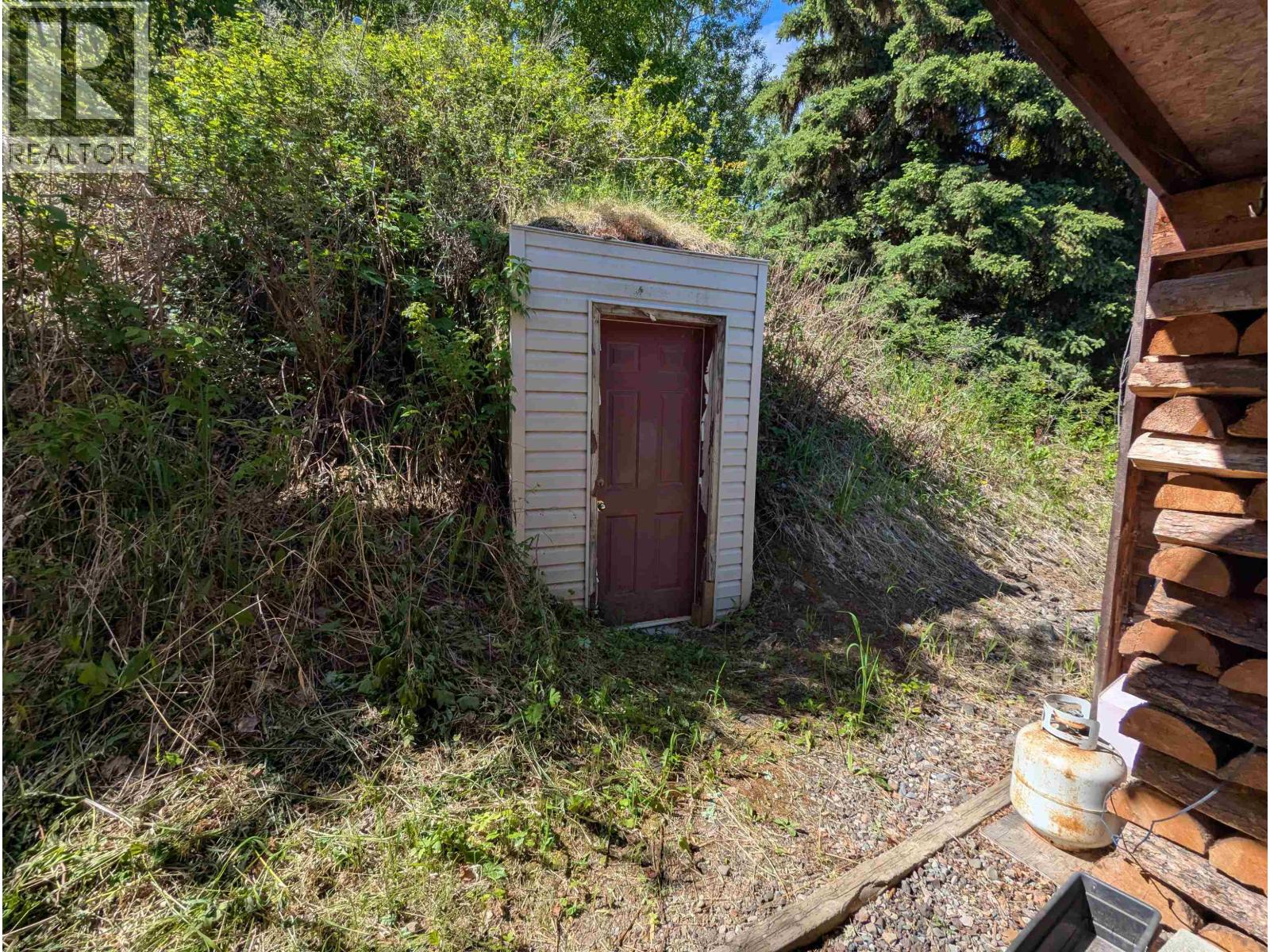 8516 BLUFF ROAD - 4