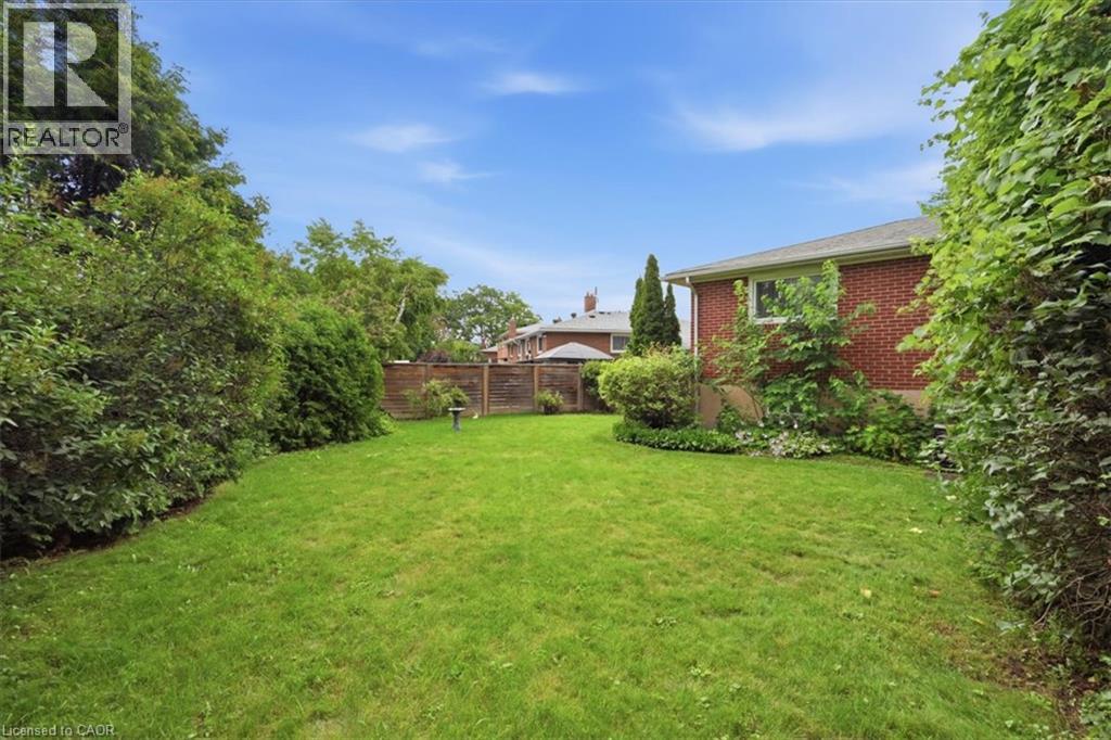 1167 SATURNIA Crescent - 30