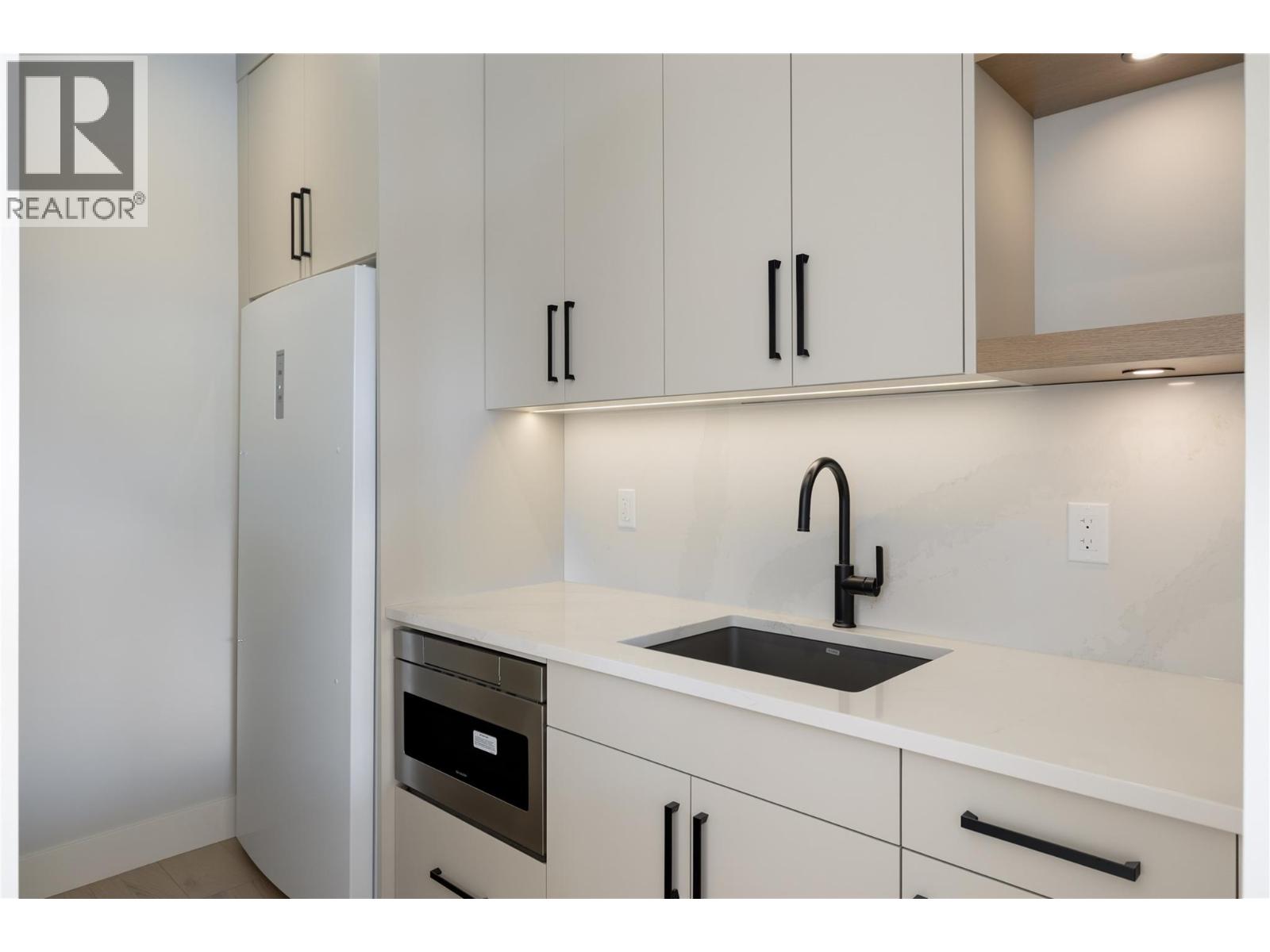 8828 Oxford Road, Vernon