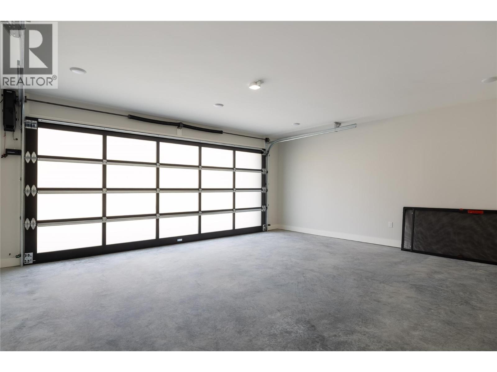 8828 Oxford Road - 34