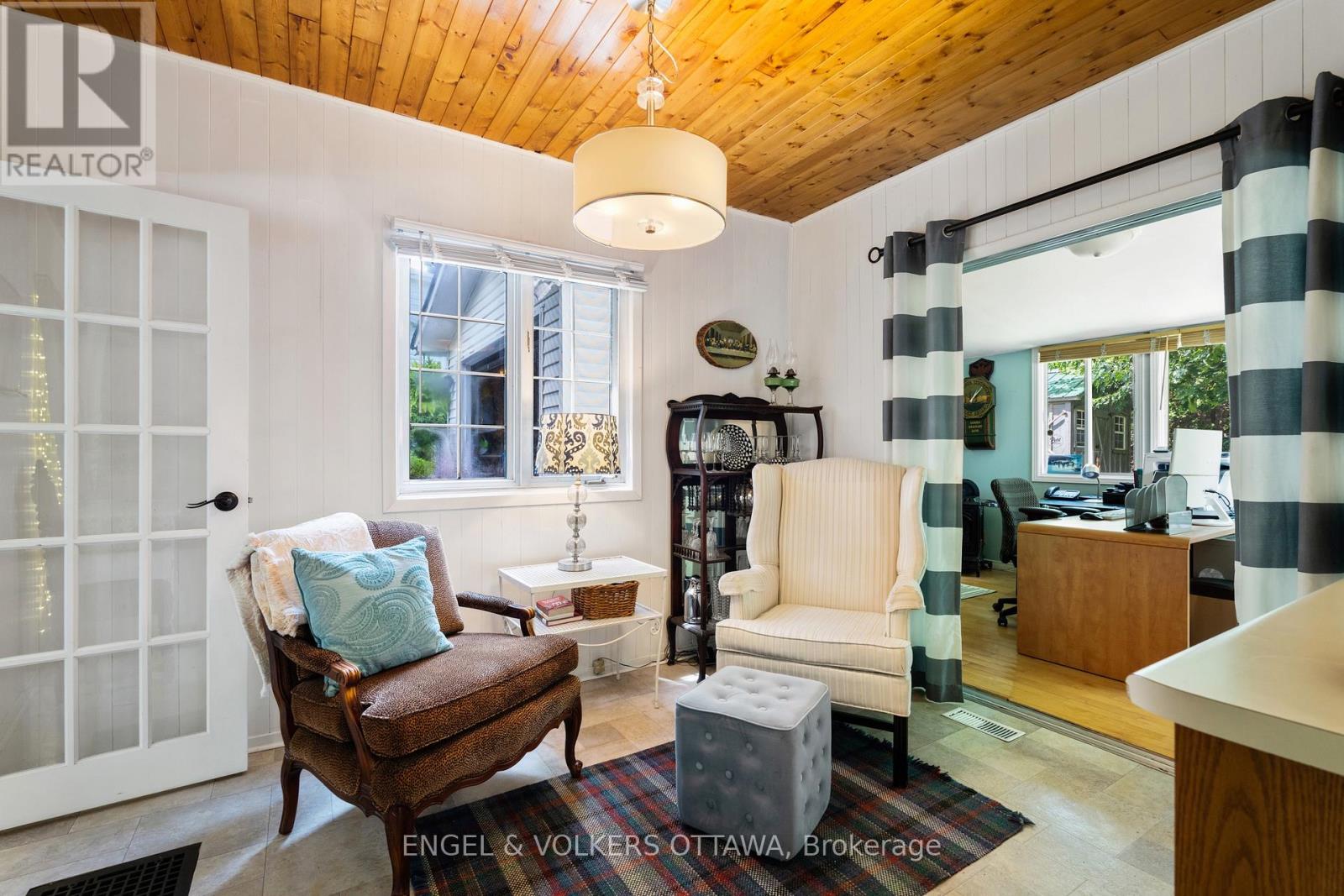 1119 TIGHE STREET - 17