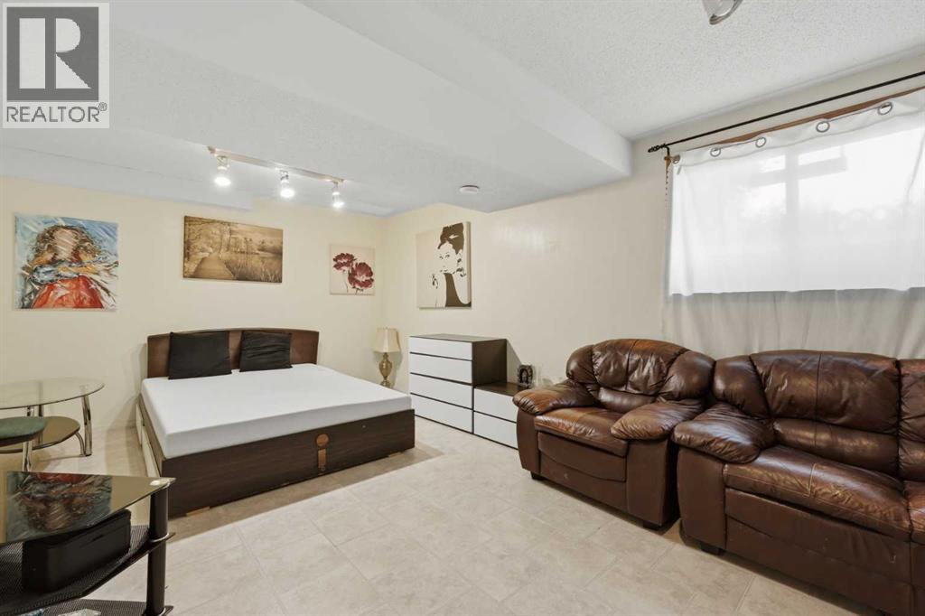 945 Marcombe Drive NE - 16