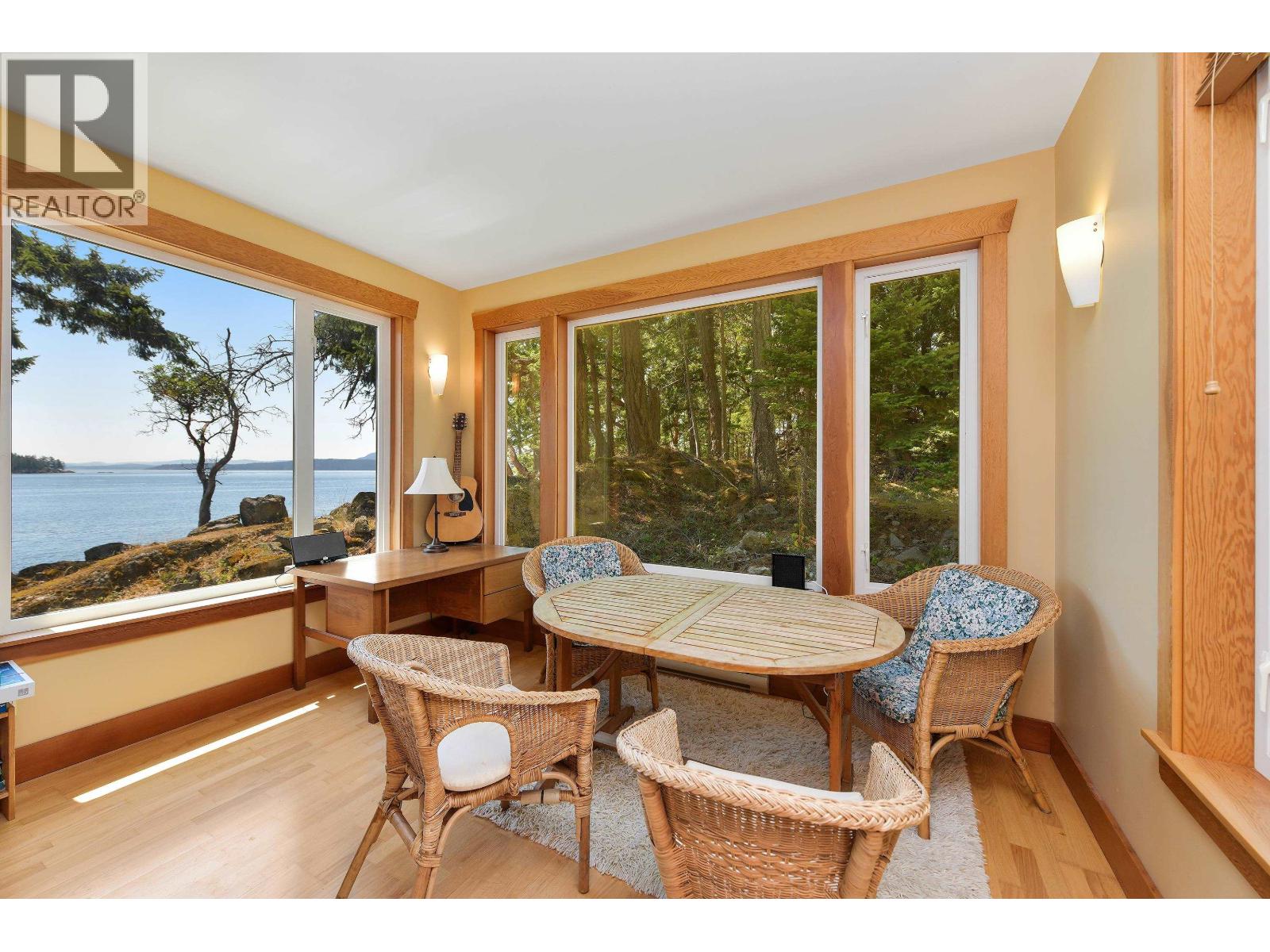 647 DINNER BAY ROAD, Mayne Island