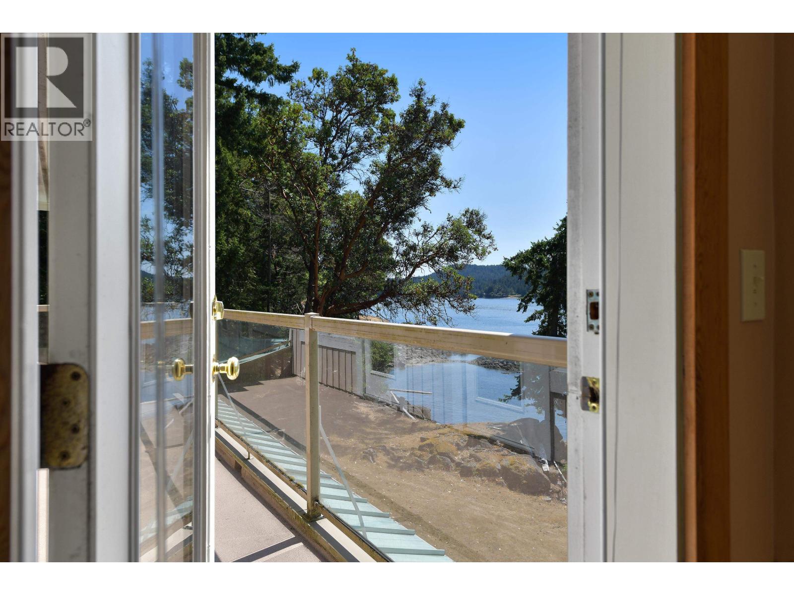 647 DINNER BAY ROAD, Mayne Island