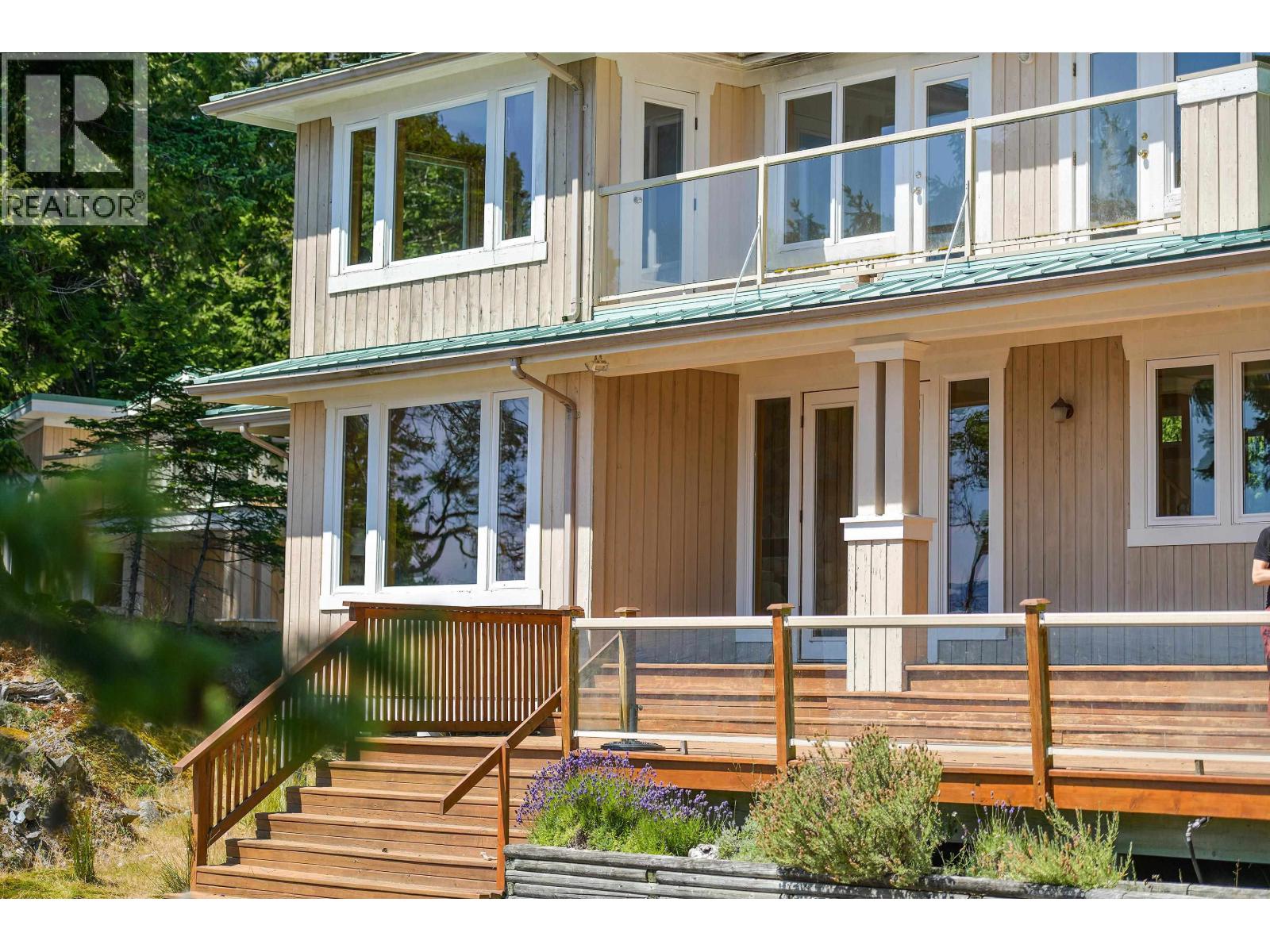 647 DINNER BAY ROAD, Mayne Island