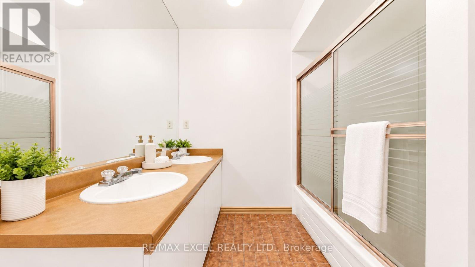 30 LAMBERT ROAD - 26