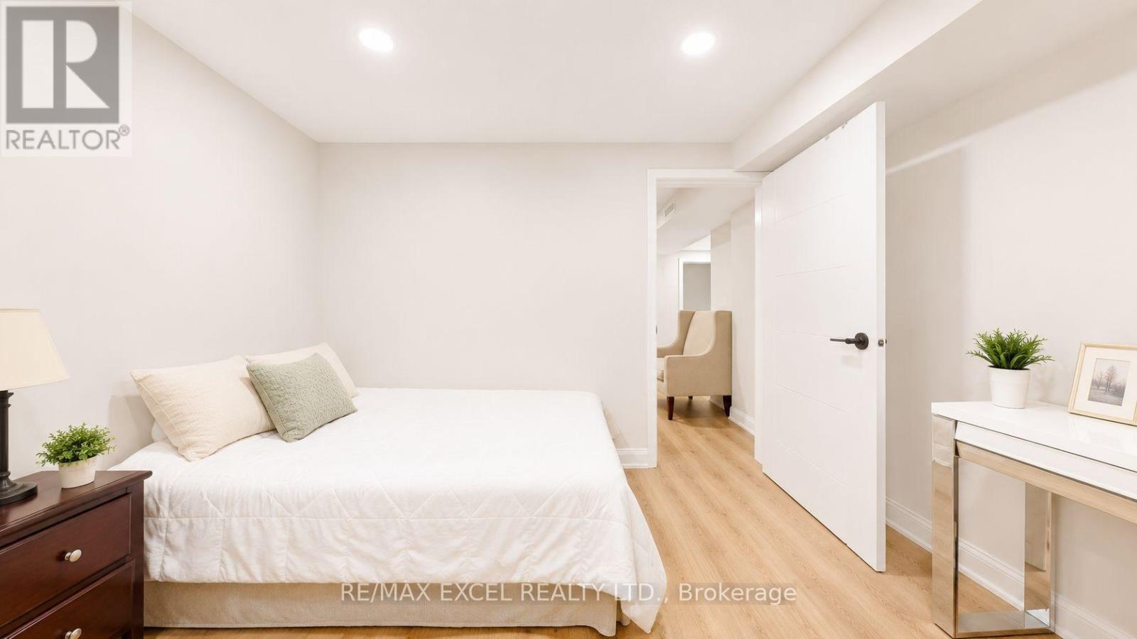 30 LAMBERT ROAD - 32