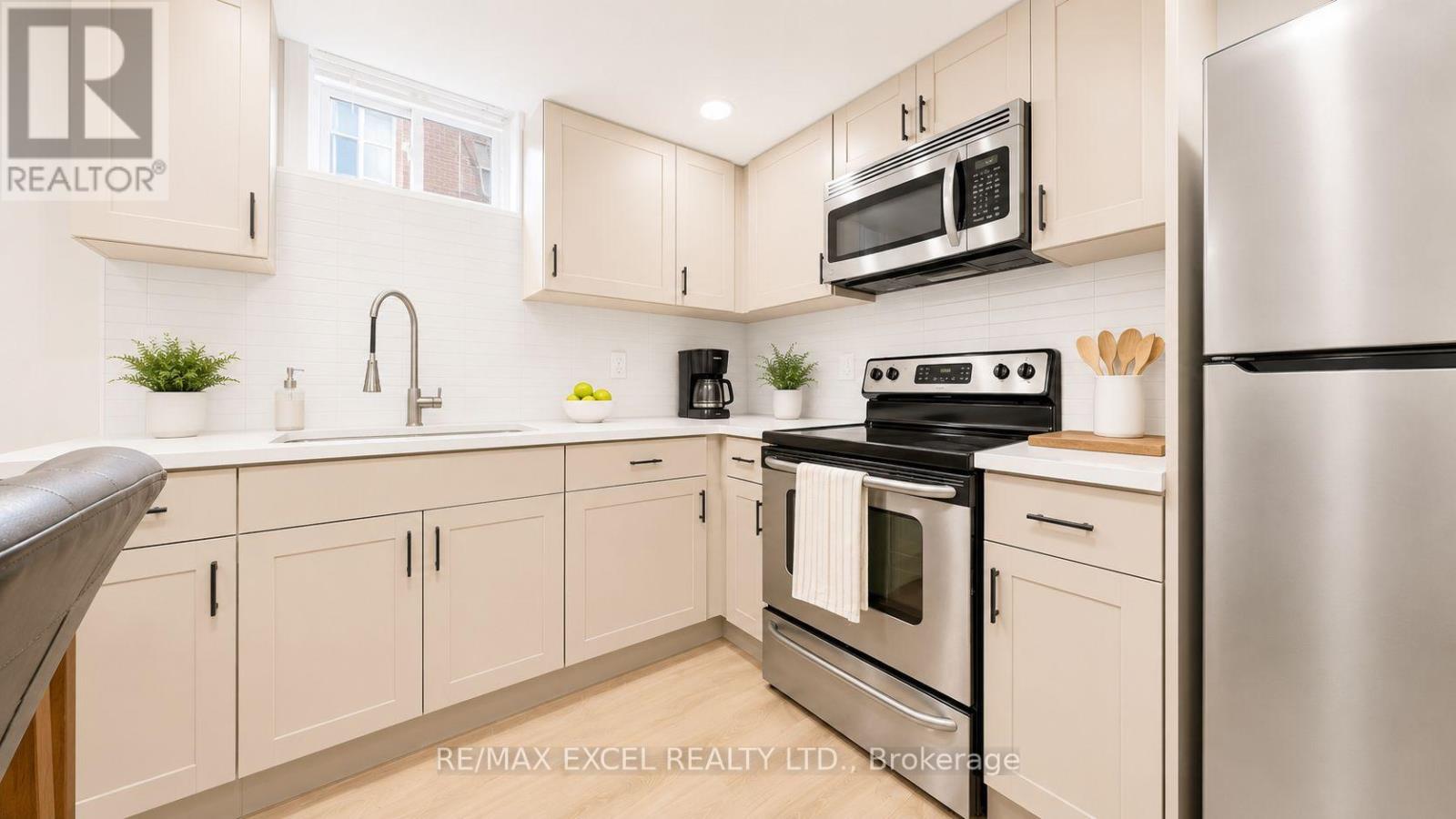 30 LAMBERT ROAD - 35