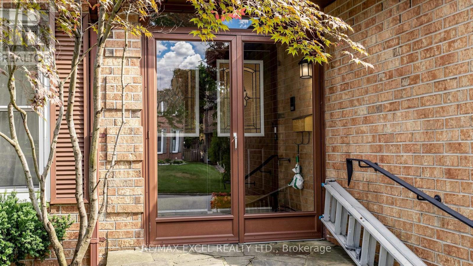 30 LAMBERT ROAD - 39