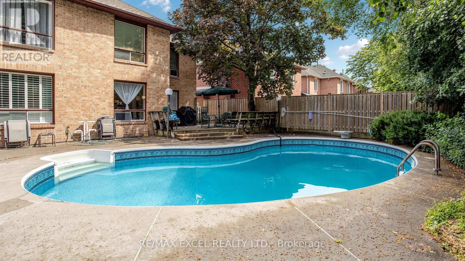 30 LAMBERT ROAD - 42