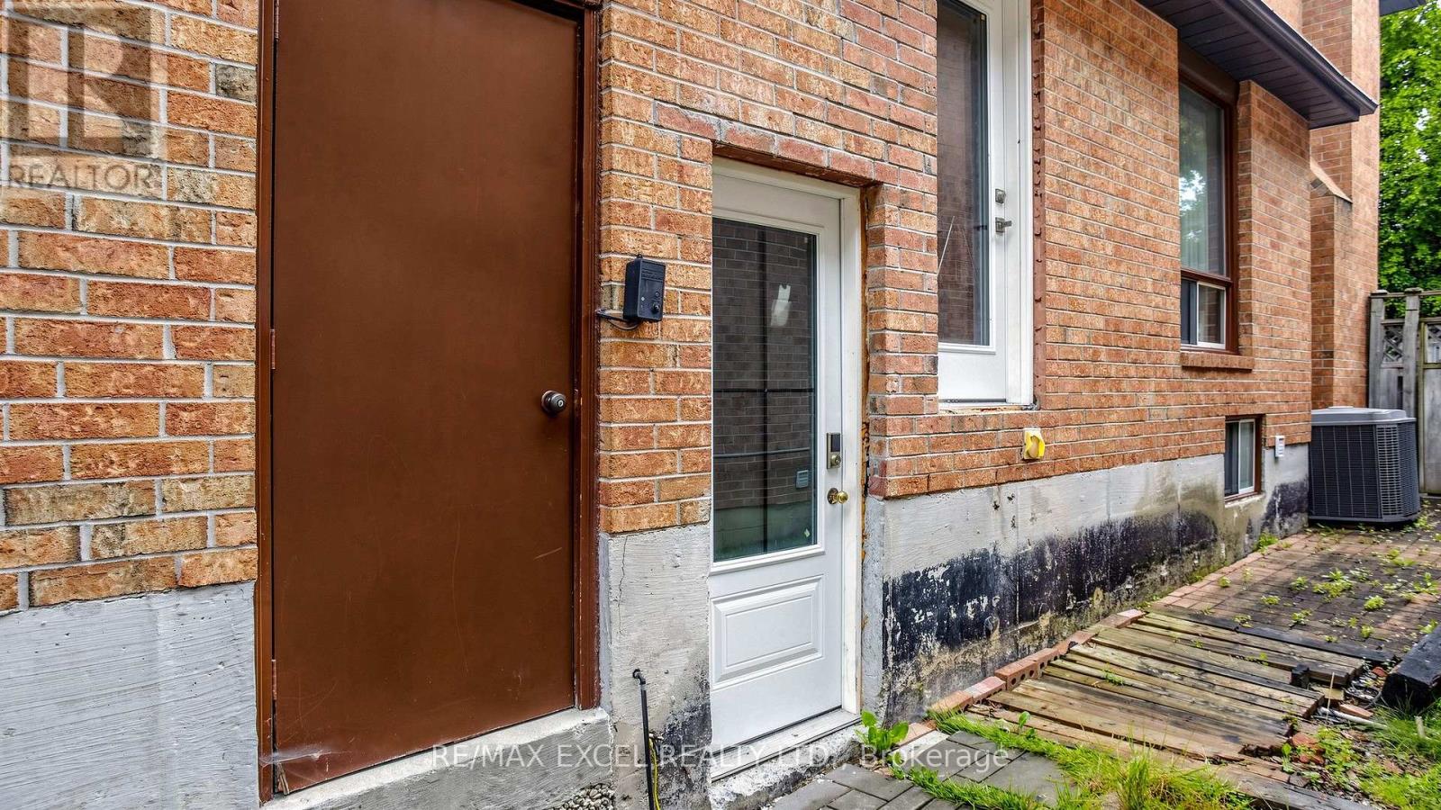 30 LAMBERT ROAD - 44