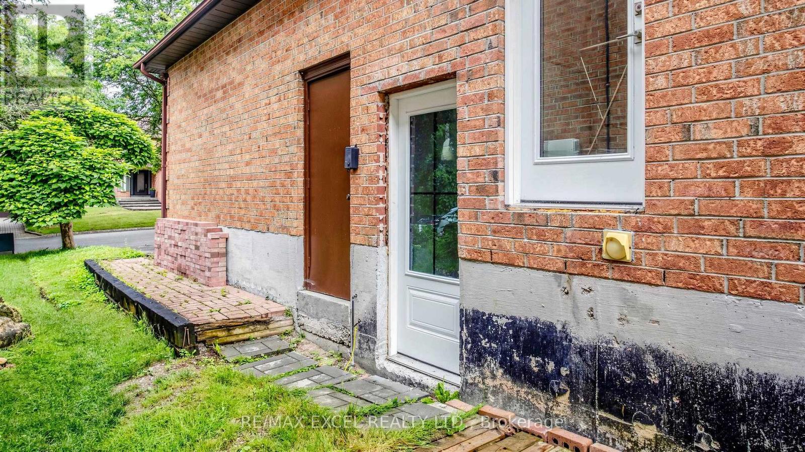 30 LAMBERT ROAD - 45