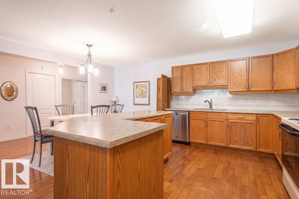 #102 8912 156 ST NW - 12
