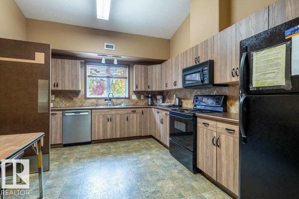 #102 8912 156 ST NW - 42