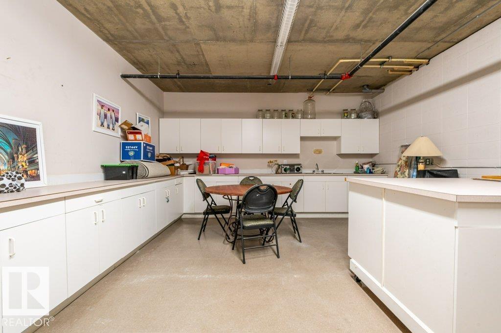 #102 8912 156 ST NW - 52