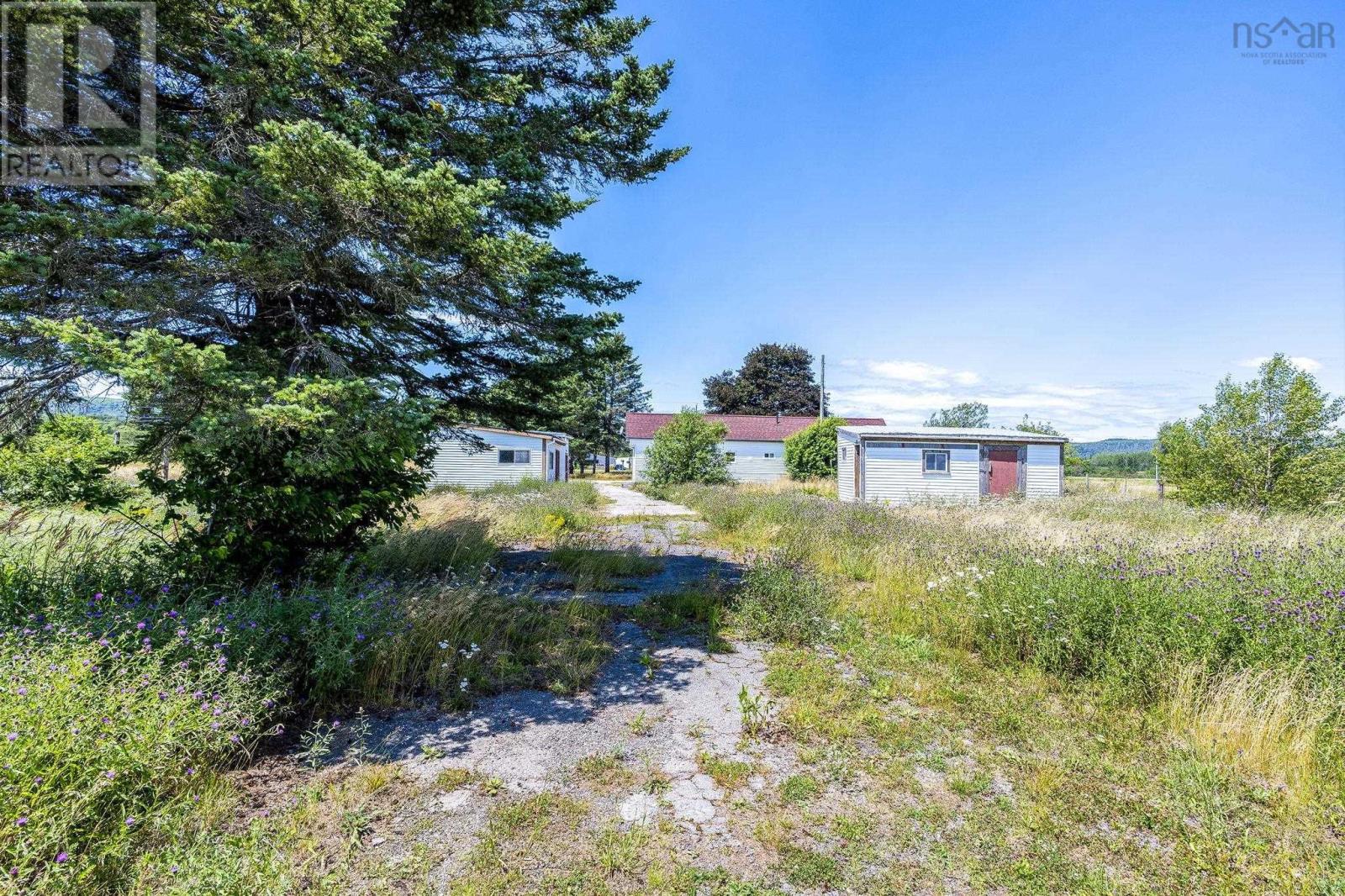 7426 1 Highway - 22